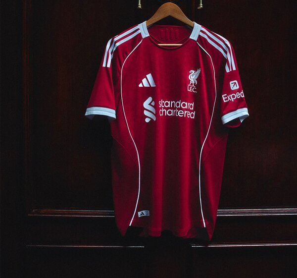 Maillot de football rouge