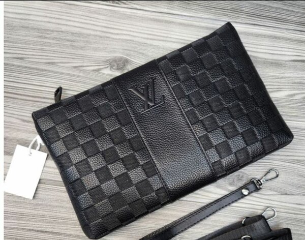 Pochette élégante en cuir noir