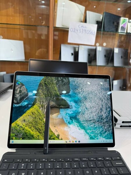 *MICROSOFT SURFACE PRO 8*