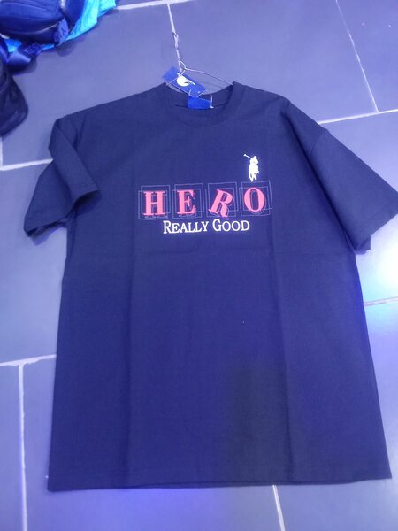 T-shirt Noir "HERO"