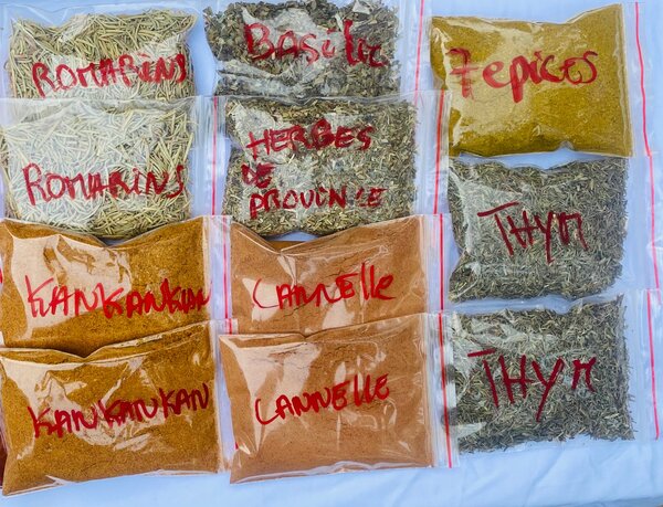 Kankankan, curcuma, curry ,cannelle , paprikas, 7-épices