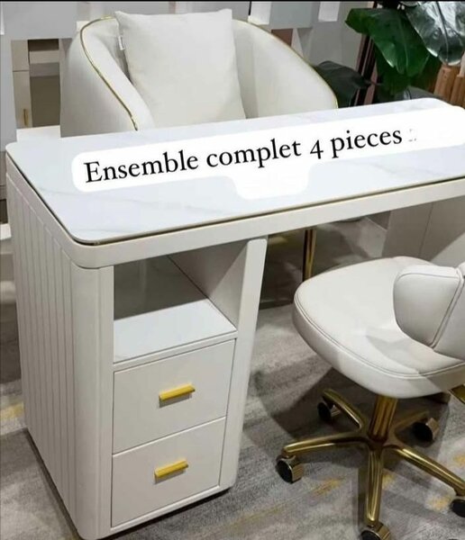 Bureau de manucure luxe