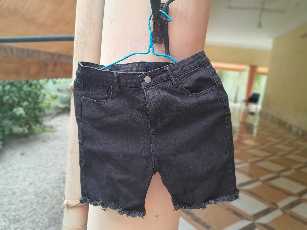 Short en jean noir tendance
