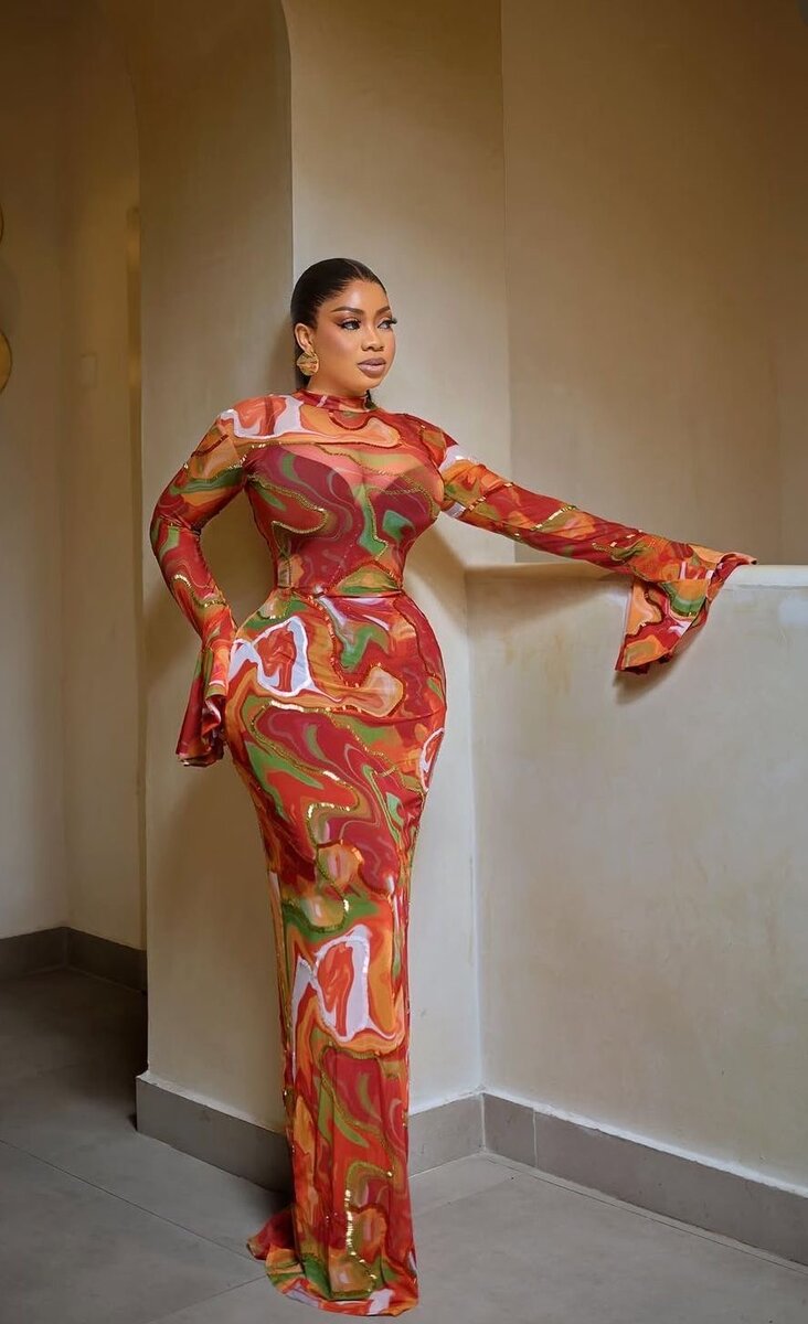 Robe élégante asymétrique