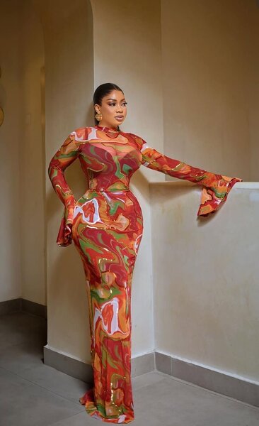 Robe élégante asymétrique