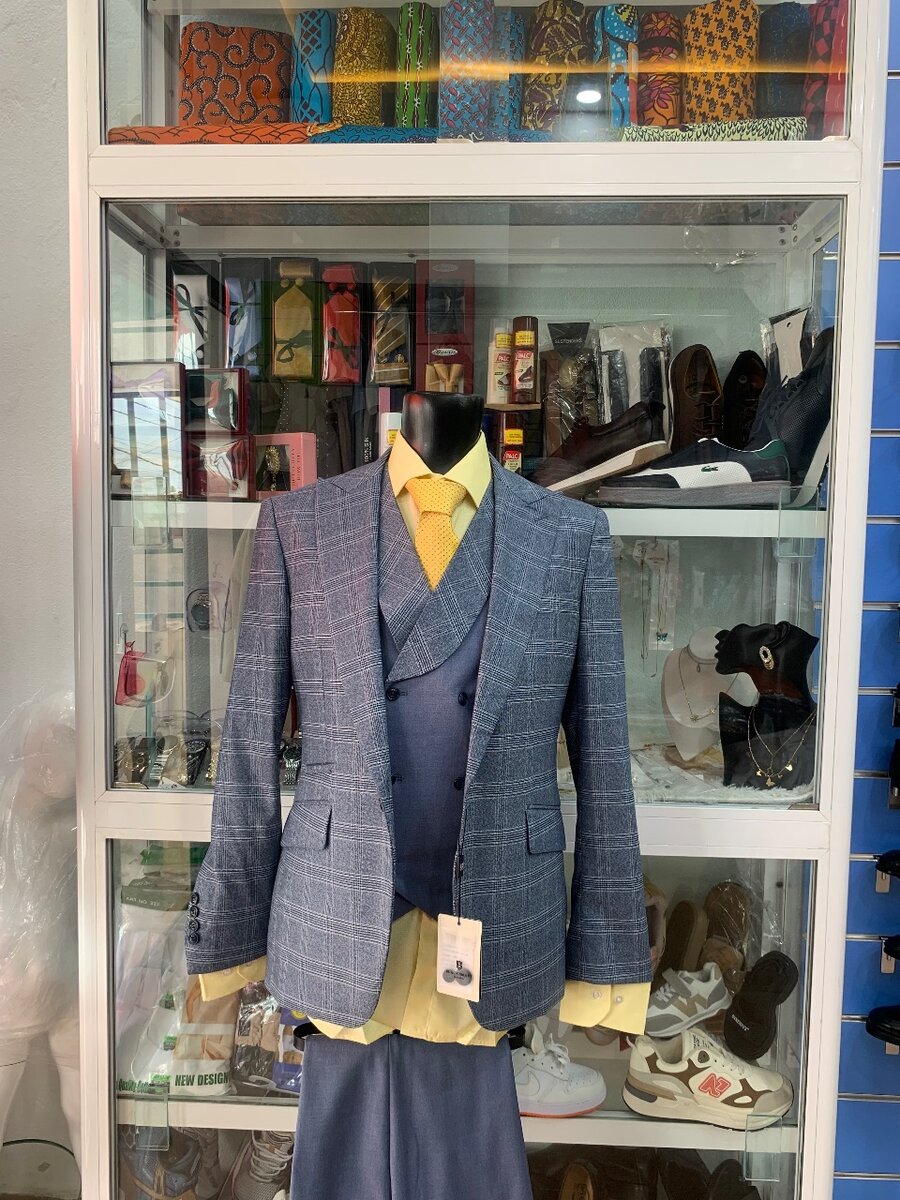 Costume bleu élégant homme