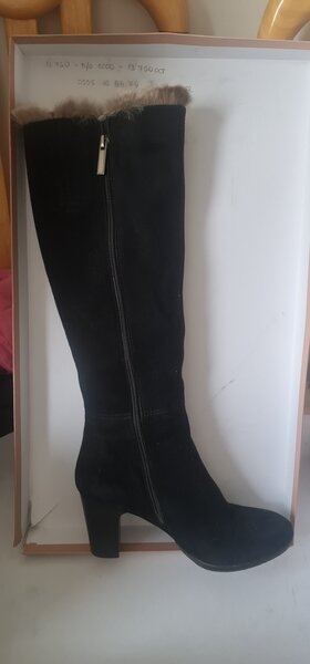 Сапоги замшевые на каблуке чёрные