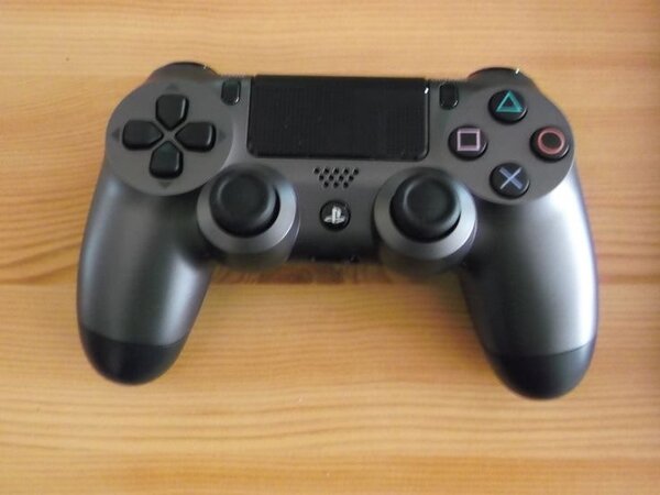 PS4 game pad