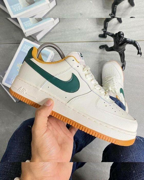 NIKE AIR FORCE CREAM AND WHITE