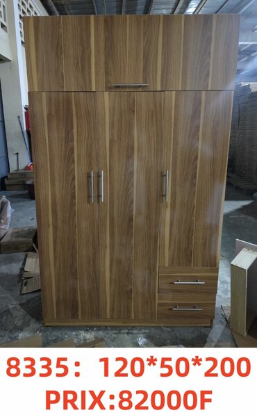 Armoire en bois élégante