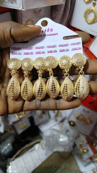 Elegant Gold Drop Earrings