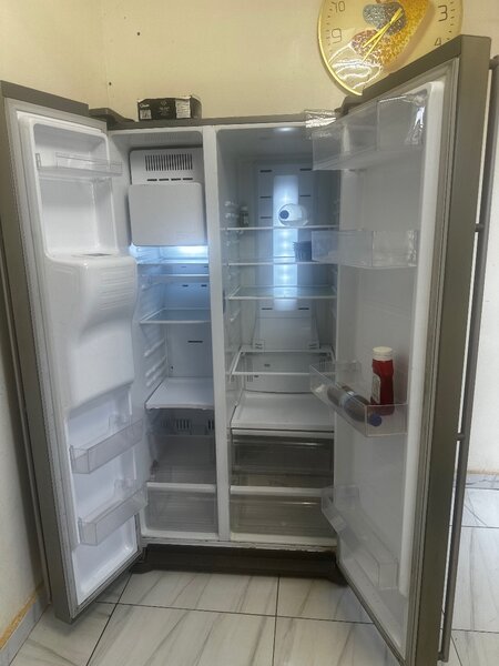 Réfrigérateur double porte moderne