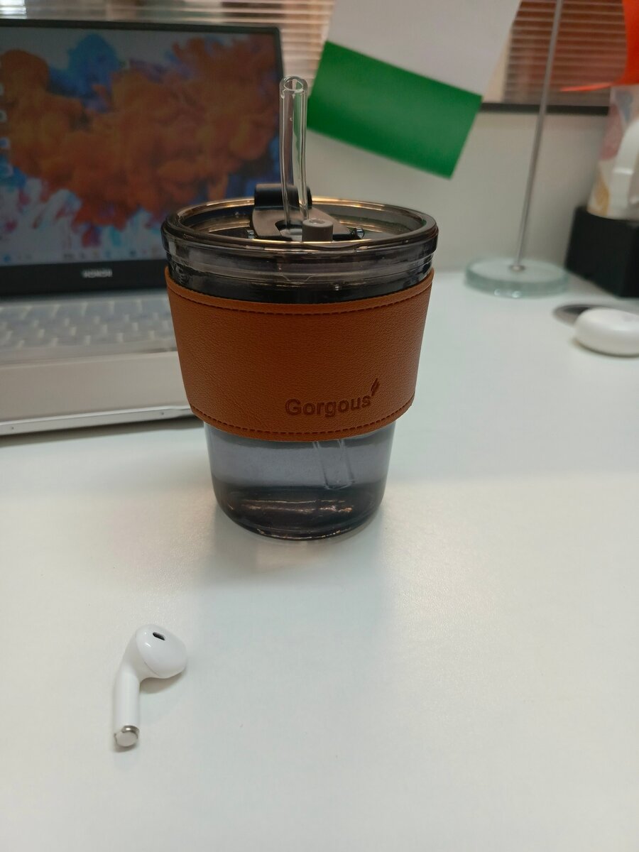 Mug en verre élégant avec pipette