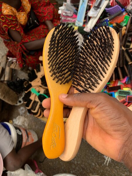 Brosses à cheveux en bois