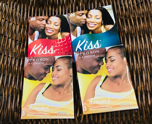 12 Préservatifs ( 4 paquets)