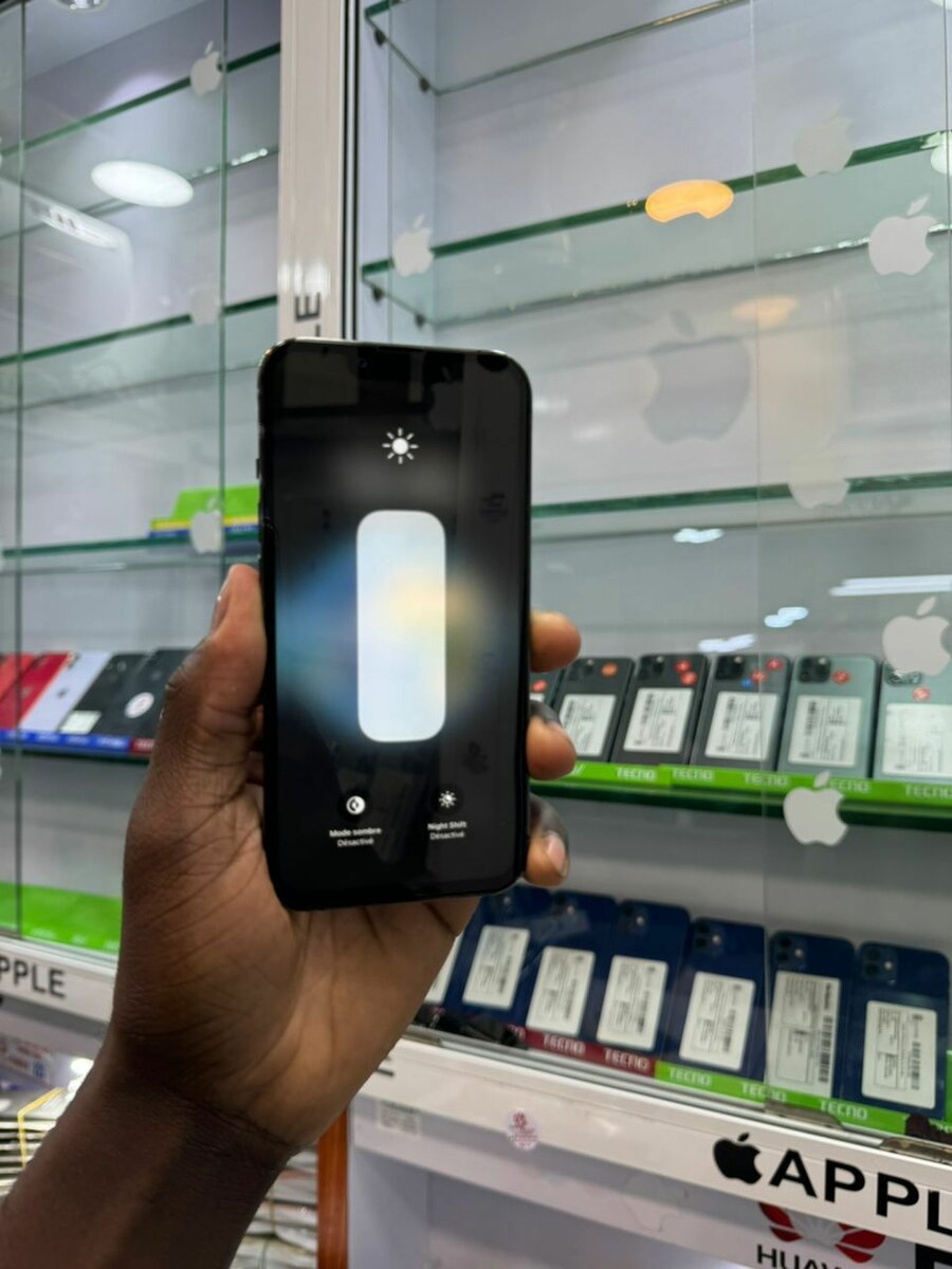 iPhone 13 pro écran et batterie changer tout passe propre 28