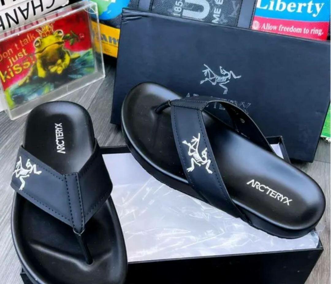 Men fashion slippers