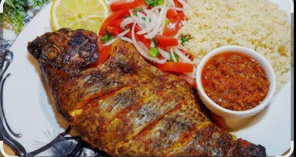 Délicieux Poisson Grillé avec Garnitures