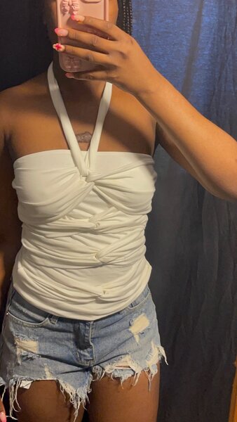 Haut blanc dos nu