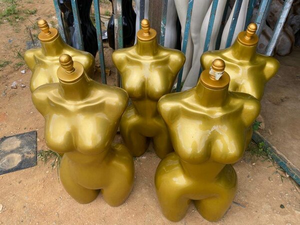 Mannequins bustes féminins