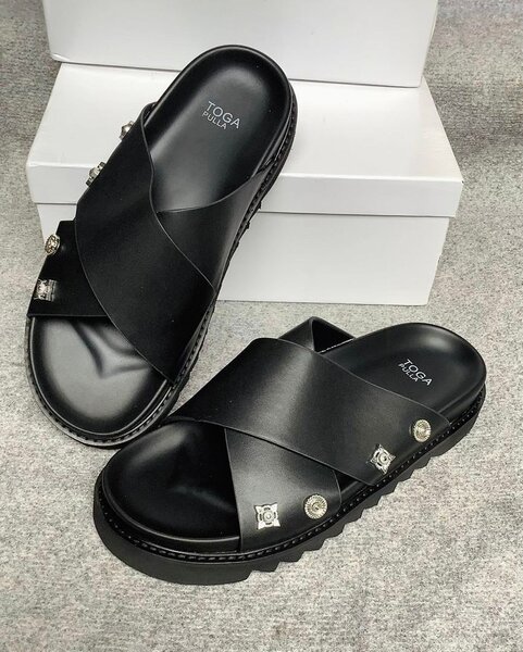 Sandales en cuir noir Toga