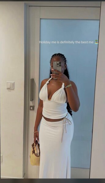 Robe de plage blanche élégante