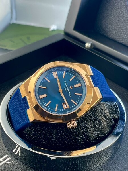 Montre luxe en or bracelet coloré