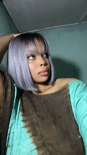 Perruque Carré Gris Élégante