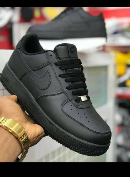 Chaussures de sport noires tendance