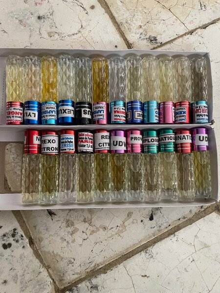 Essences de parfums 2 à 1500F