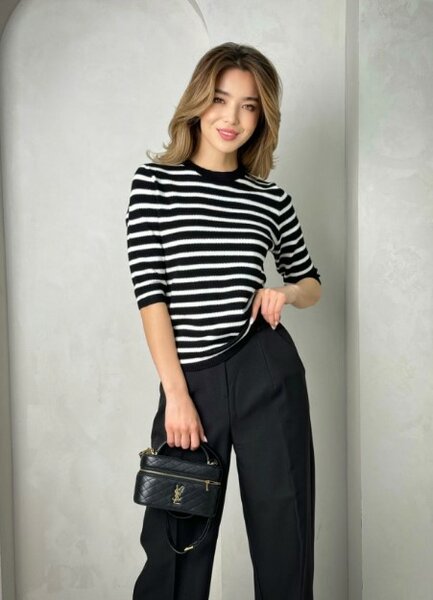 Красивая женская кофта, чёрно-белая, в полоску