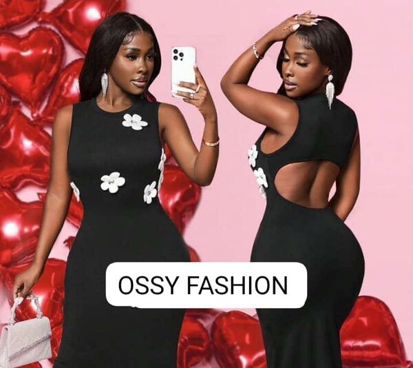 Robe Noire Élégante à Fleurs