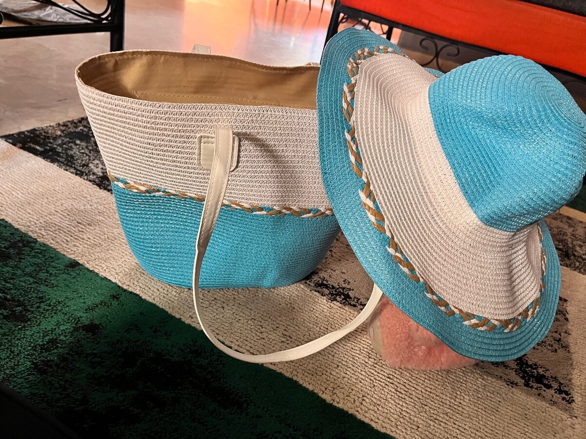 Élégant Ensemble Chapeau et Sac Plage