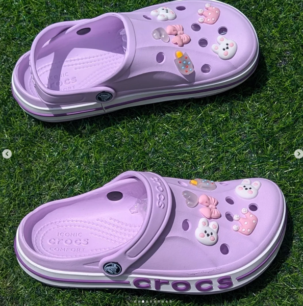 Crocs with gibits 
