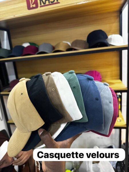 Casquette en Velours Colorée