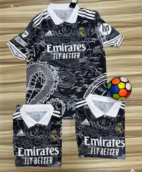 Maillot de football noir dragon
