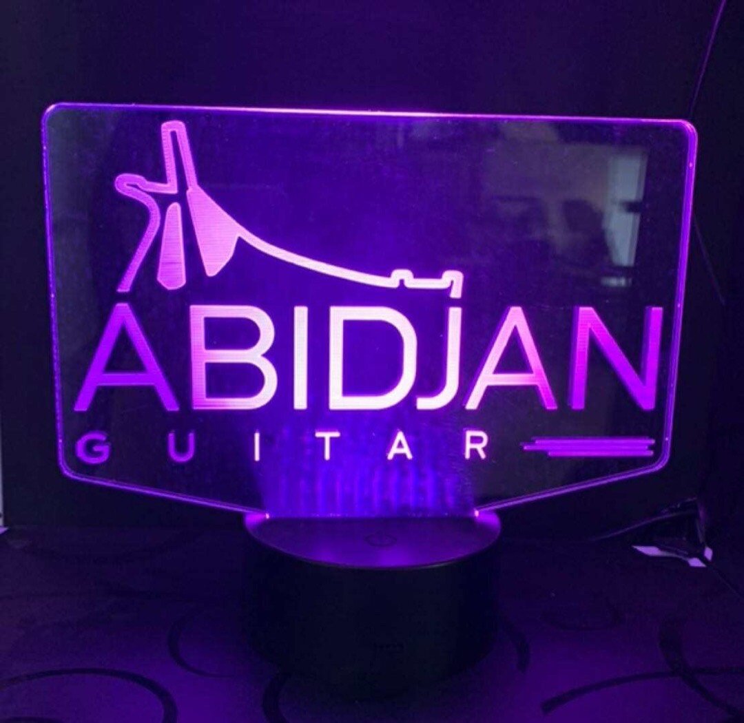 Guitare modèle futuriste