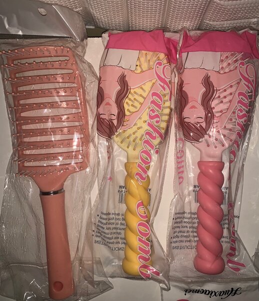 Hotcombs/detangling brushes