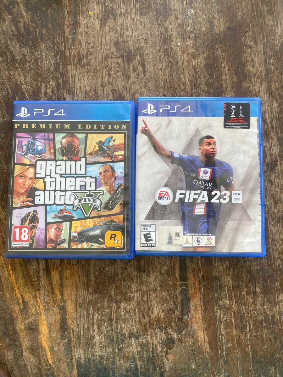 Cd de ps4 gtaV et fifa 23