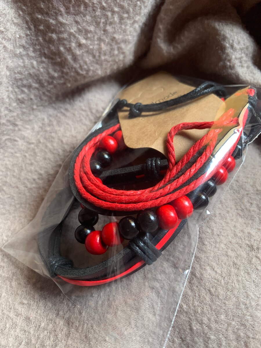 Bracelet tressé rouge et noir