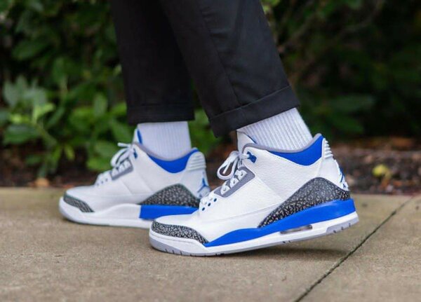 Baskets blanches et bleues