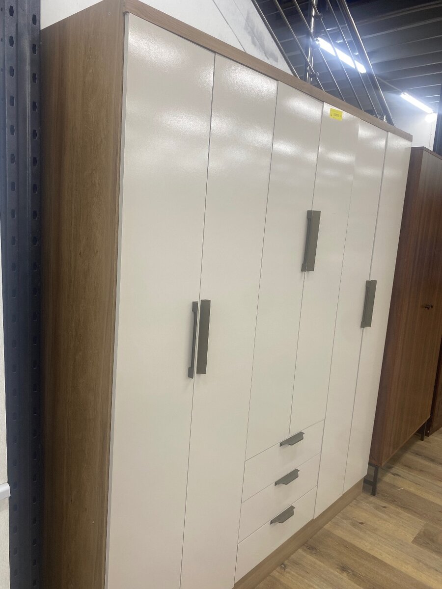 Armoire moderne en bois