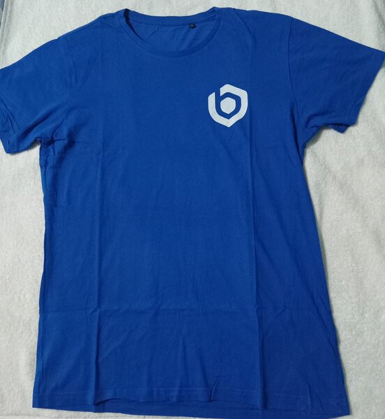 T-shirt bleu classique