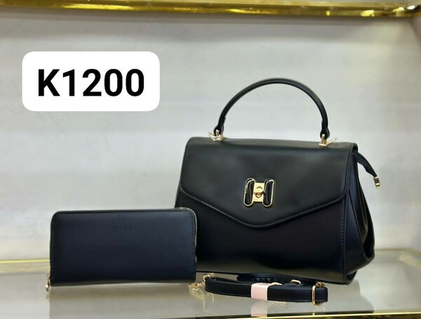 Stylish women's handbag black