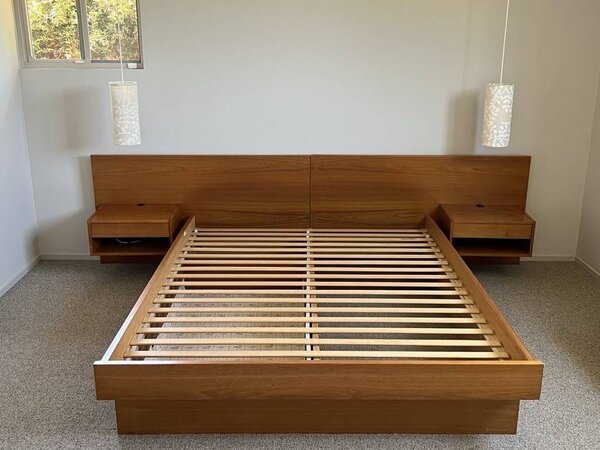 Cadre de lit en bois massif