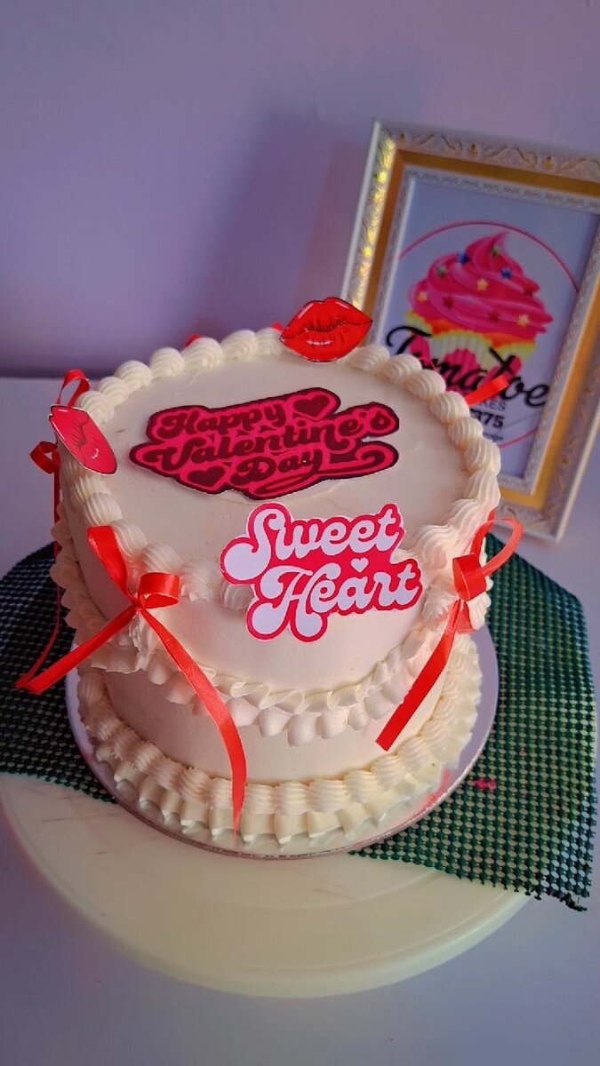 6inches Vintage Valantine Cake