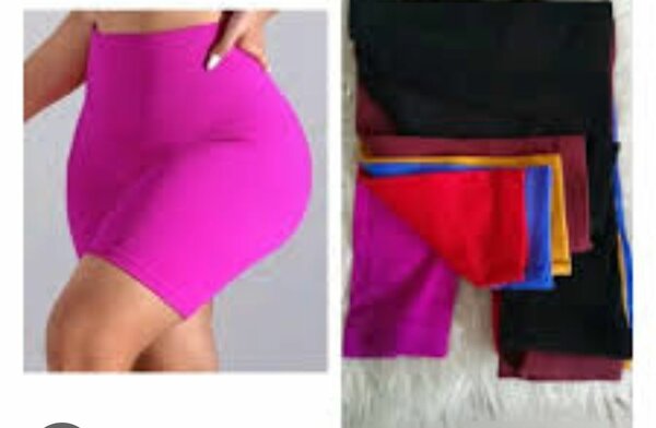 Shorts moulants colorés