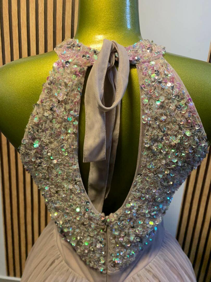 Robe cocktail pailletée élégante