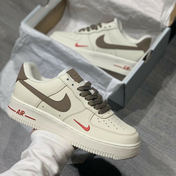 Baskets blanches en cuir élégant