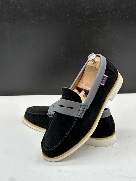 Mocassins en daim noir élégant